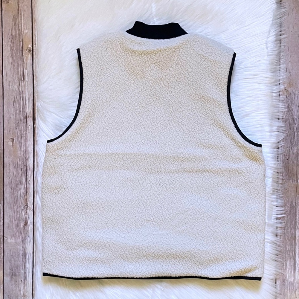 The North Face Women’s Cuchillo Reversible Navy Vest - Picture 2 of 9